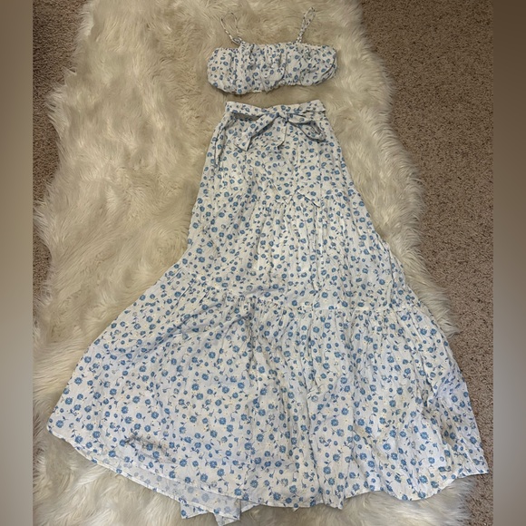 Mable beautiful set Chic Blue Floral Maxi Skirt with tie and matching crop top